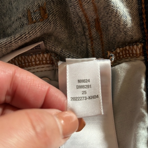 Madewell- The Perfect Vintage Jean in Manorford Wash: Instacozy Edition - Picture 12 of 13